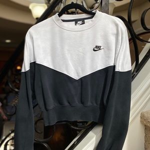 Women’s Nike Heritage Crew Sweatshirt
